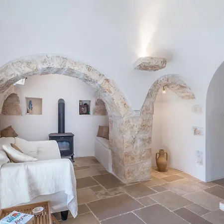 Villa Satia Sleeps 4 With Pool