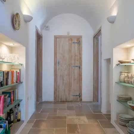 Satia Sleeps 4 With Pool
